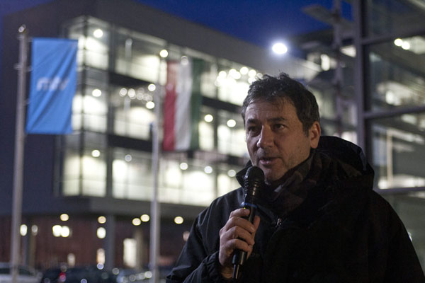 Éhségsztrájk az MTV székháza előtt, Nagy Navarro Balázs (MTI Fotó: Szigetváry Zsolt)