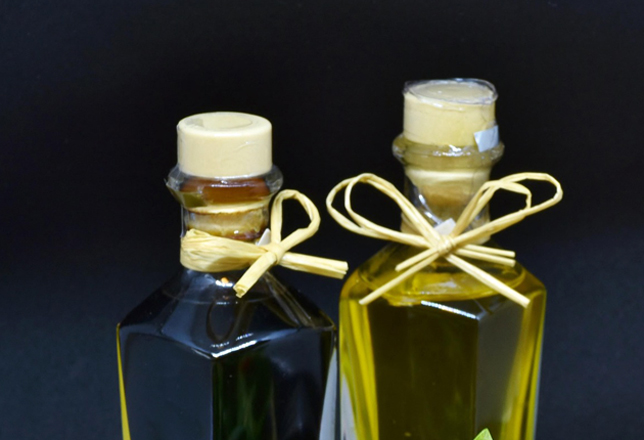 Ecetes és olajos butella - ételízesítők (Fotó: Pixabay/RitaE)