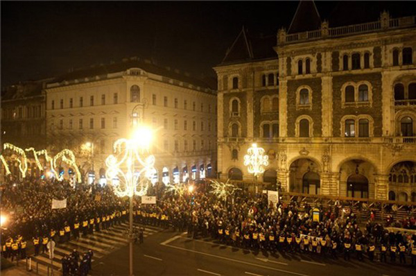Kormányellenes tűntetés, 2012 (MTI Fotó: Máthé Zoltán)