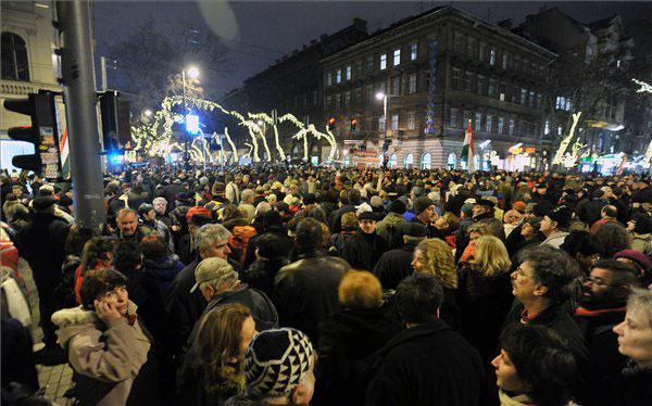Kormányellenes tűntetés, 2012 (MTI Fotó: Máthé Zoltán)
