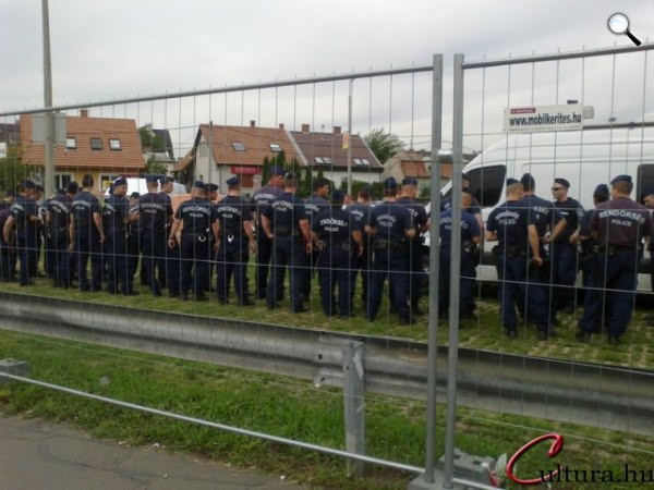 A rend és az őrei, eligazítás délután
