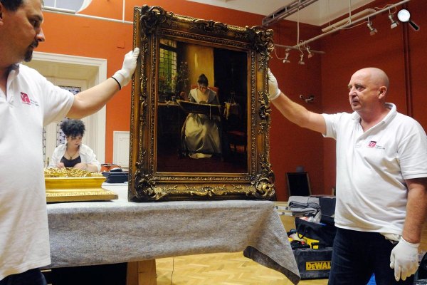 Munkácsy Mihály 1888-89, Hímző leány (MTI Fotó: Kelemen Zoltán Gergely)