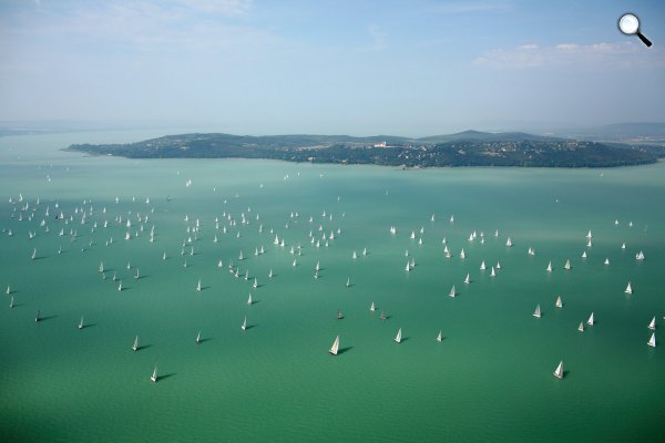 Kékszalag vitorlásverseny a Balatonon (MTI Fotó: Szántó Áron)