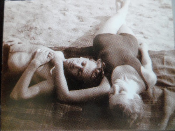 Radnóti Miklós és Gyarmati Fanni a strandon