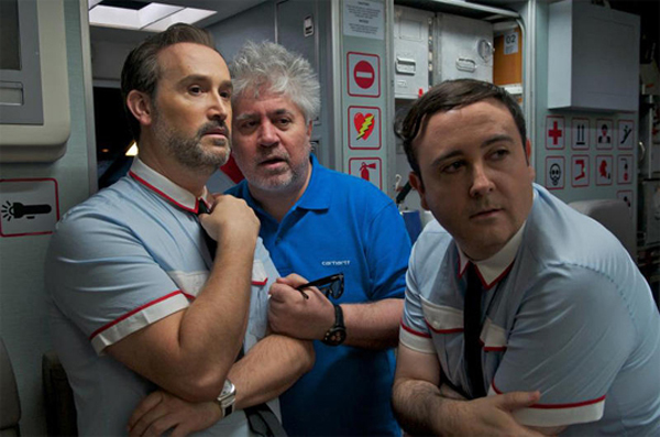 Pedro Almodóvar: Szeretők utazók