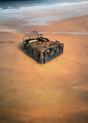 ágy a parton (Fotó:Victor Habbick)