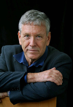 Amos Oz