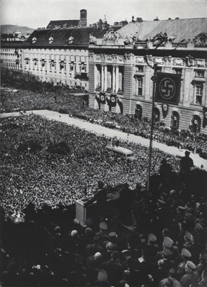 Anschluss, Bécs, Heldenplatz, 1938 (Forrás: Wikipédia)