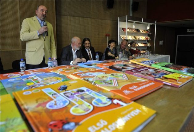 Zentai Péter László, MKKE, Budapesti Nemzetközi Könyvfesztivál, Peter Weidhaas, Gina Giannotti és Karádi Éva (MTI Fotó: Bruzák Noémi)
