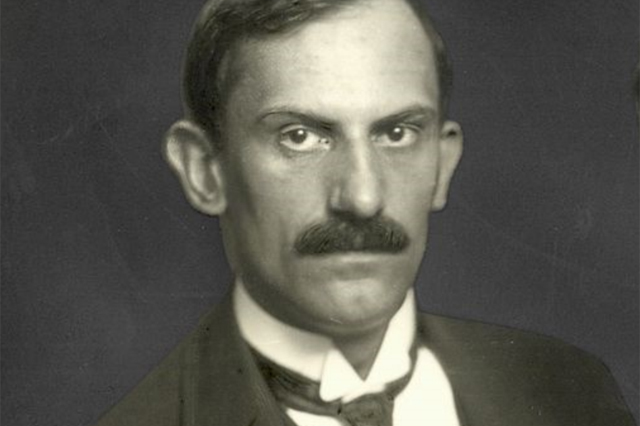 Babits Mihály (1883-1941) költő, író, műfordító, szerkesztő Németh László író lakásán, 1917. részlet (Fotó: Székely Aladár/PIM)