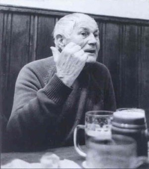 Bohumil Hrabal sörözik