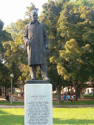 Juhász Gyula szobra, Szeged, Segesdi György alkotása