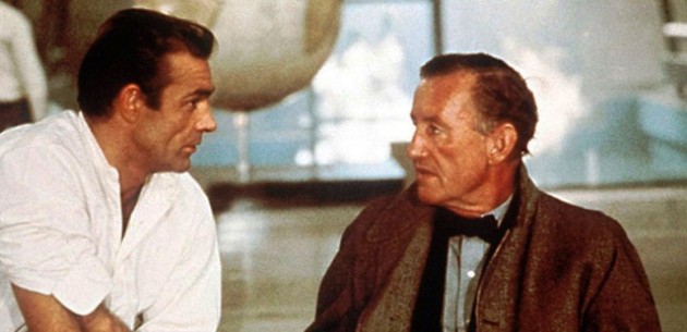 Ian Fleming és Sean Connery a Goldfinger forgatásakor, 1964 (Forrás: ianfleming.com)