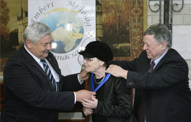 Törőcsik Mari átvette az Emberi Méltóság Tanácsa díját(MTI Fotó: Beliczay László)