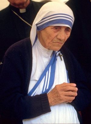 Kalkuttai Boldog Teréz, 1986 (Forrás: Wikipédia)