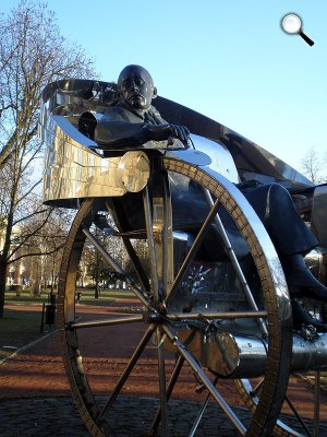 Krúdy Gyula - Hazatérés-szobor (Fotó: nyiregyhaza.hu)