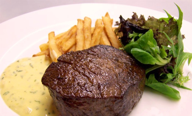 bélszínjava Béarnaise mártással bélszínjava Béarnaise mártással