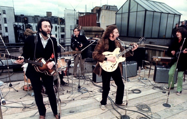 Beatles koncert az Apple székház tetején, 1969-01-30 (fotó: beatlesbible.com)