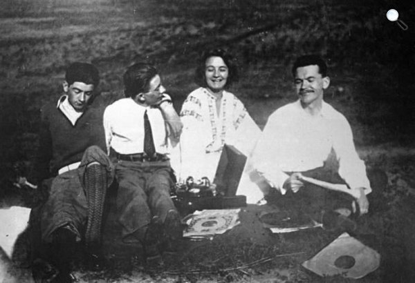 Szász Ferenc, Bányai László, József jolán és József Attila, Tisza-part, 1930. június 8. (fotó: PIM)