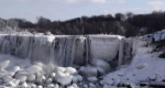 Jég és hó borítja a tájat a Niagara-vízesésnél New York államban (MTI Fotó) 