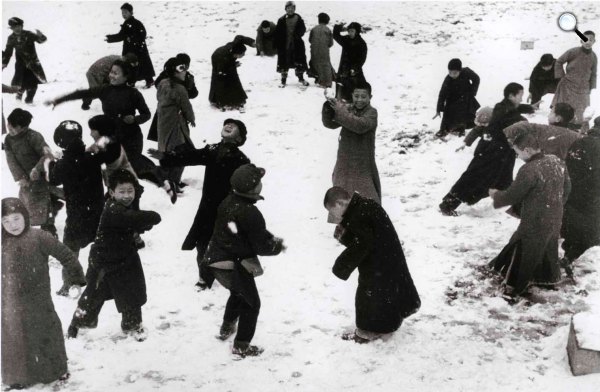Robert Capa, havazás (fotó: ICP.org)