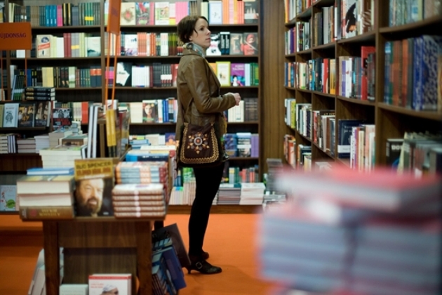 könyvesbolt (MTI Fotó: Kollányi Péter)