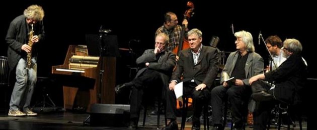 Szó és zene, Esterházy Péter, Dés László, Spiró György, Parti Nagy Lajos, Závada Pál, Barcza Horváth József  (fotó: Szkárossy Zsuzsa, Vígszínház)