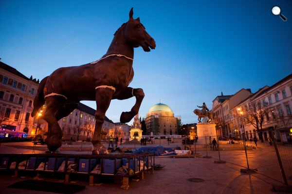 Leonardo da Vinci eredeti tervei alapján készült Sforza Kolosszus lószobor, Pécs (MTI Fotó: Sóki Tamás)
