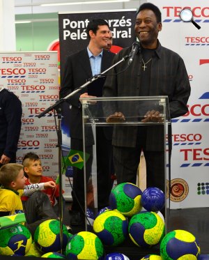 Pelé a budaörsi Tesco áruházban, 2014 (MTI Fotó: Illyés Tibor)