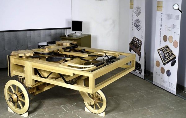 Leonardo da Vinci-kiállítás, automobil Pécsen (Fotó: JPM)
