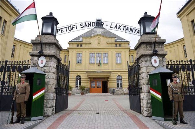 Százéves a budapesti Petőfi-laktanya (MTI Fotó: Beliczay László)