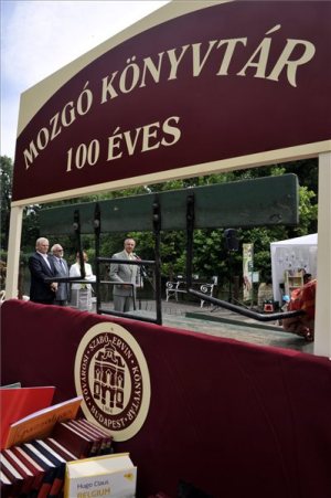 Százéves a fővárosi állatkerti mozgó könyvtár (MTI Fotó: Kovács Attila)