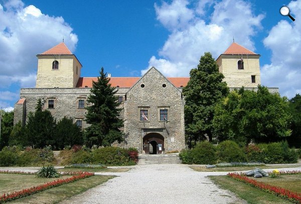 Thury-vár, Várpalota (Fotó: Wikimédia)