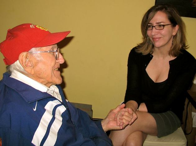 Louie Zamperini  és Laura Hillenbrand (Fotó: Facebook)