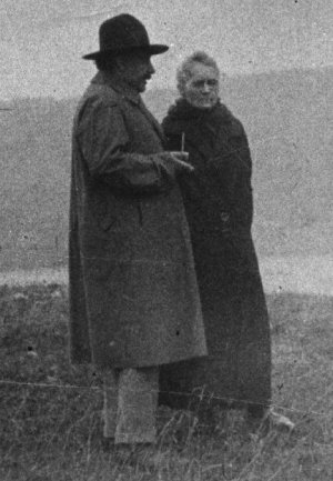 Albert Einstein és Marie Curie (Fotó: Wikimédia)