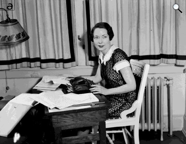 Margaret Michell az Elfújta a szél c. regényét írja (Fotó: Atlanta History Center)