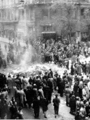 könyvégetés, Budapest, 1956. október (Fotó: MTI)