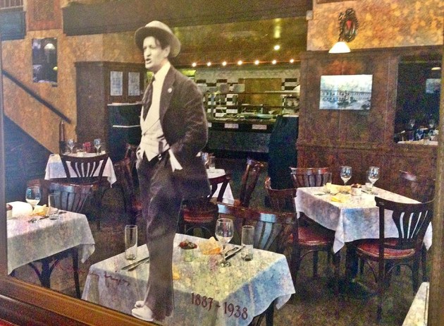 Centrál Kávéház, Karinthy Frigyes fotója