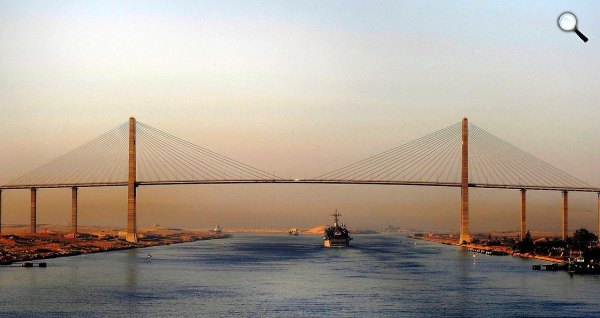 Szuezi csatorna , híd (Fotó: Wikipédia)