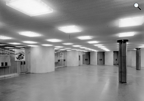 Deák téri aluljáró, 1975 (Fotó: Fortepan.hu)