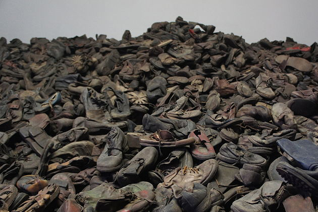 Auschwitz-Birkenau fogolytábor, a foglyok összegyűjtött cipői (Fotó: Auschwitz.org)