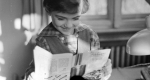 Kisfiú keresztrejtvényt fejt, 1960 (Fotó: Fortepan.hu)