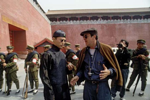 Az utolsó császár, John Lone és Bernardo Bertolucci, 1987 (Fotó: Listal.com)