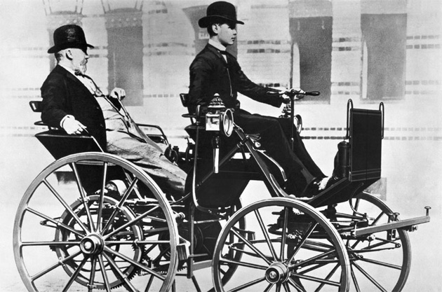 Gottlieb Daimler és fia, Adolf Daimler, 1886 (Fotó: Daimler.com)