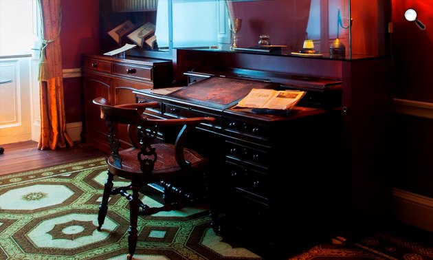 Charles Dickens híres íróasztala (Fotó: National Heritage Memorial Fund)