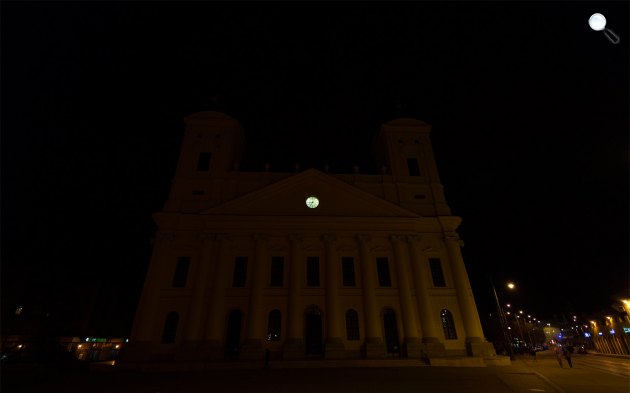 A Föld órája Debrecenben, a debreceni református nagytemplom kivilágítatlanul 2015. március 28-án este (MTI Fotó: Czeglédi Zsolt)