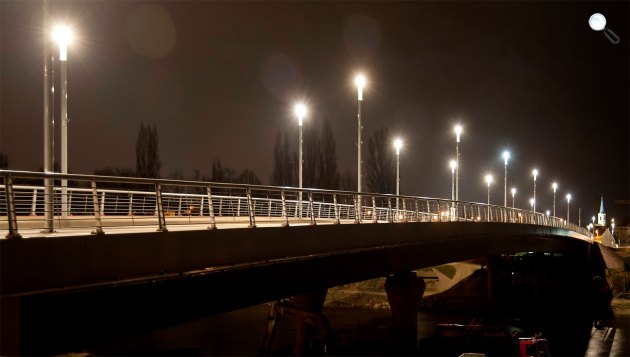A Föld órája Győrben, a győri Jedlik Ányos híd kivilágítatlanul, 2015. március 28-án este (MTI Fotó: Krizsán Csaba)