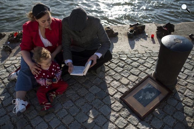 Cipők a Duna-parton, holokauszt-emlékmű Budapesten (MTI Fotó: Kallos Bea)