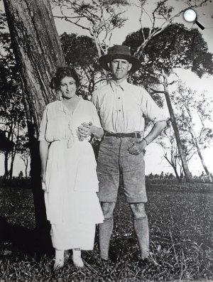 Karen Blixen író és Denys Finch Hatton Afrikában (Fotó: Wikipédia)