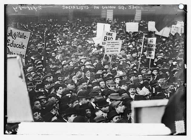Munkások szocialista tüntetése, 1912. május. 1-jén New Yorkban. (Fotó: Wikipédia)